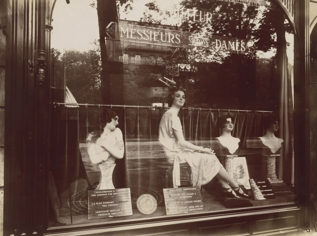 Coiffeur, avenue de l'Observatoire by Eugène Atget, photograph, 1926