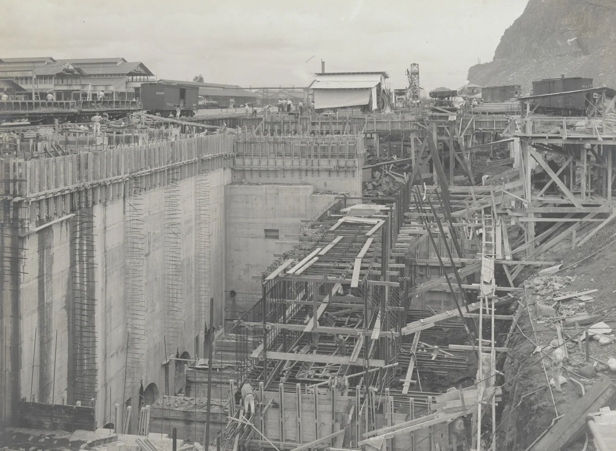 Balboa Terminals. Dry Dock #1. Placing reinforcing steel for discharge culvert under pump house by Unidentified Photographer, photograph, 1915