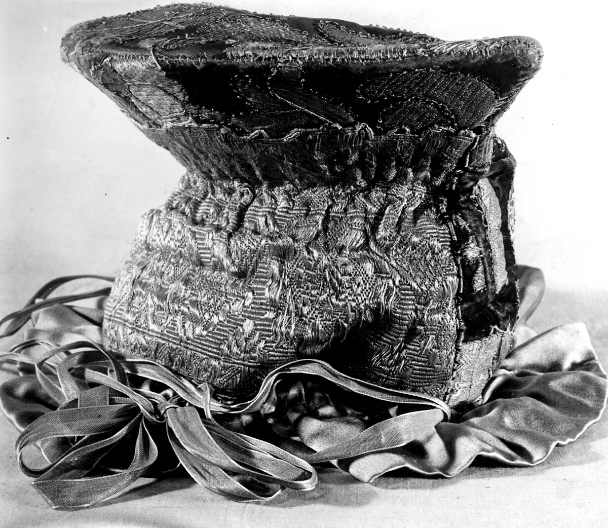 Headdress by Russia, textile, 1801-1900