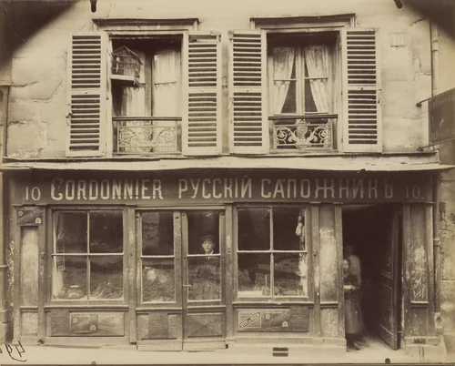 Vielle boutique, rue des Lyonnais 10 by Eugène Atget, photograph, 1914