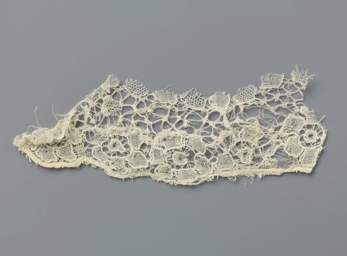 Strook kloskant met parel- en rozetlijst by anonymous, other, 1830-1850