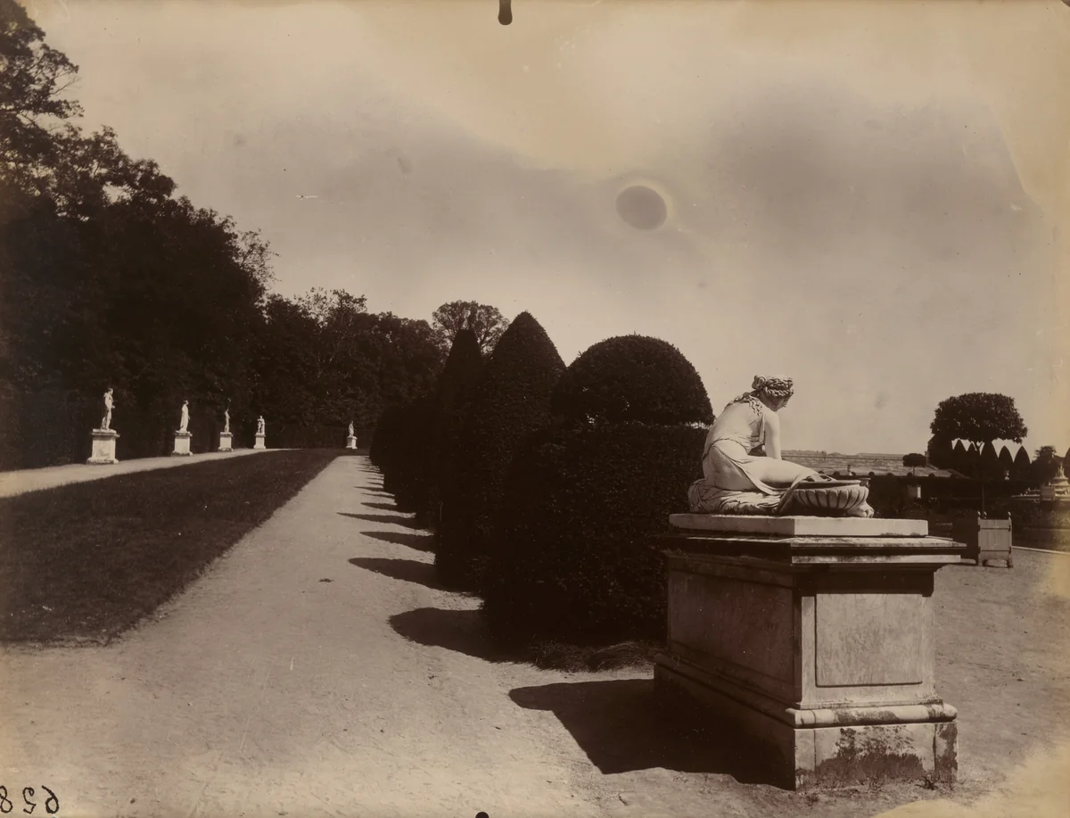 Versailles, Coin de Parc by Eugène Atget, photograph, 1902