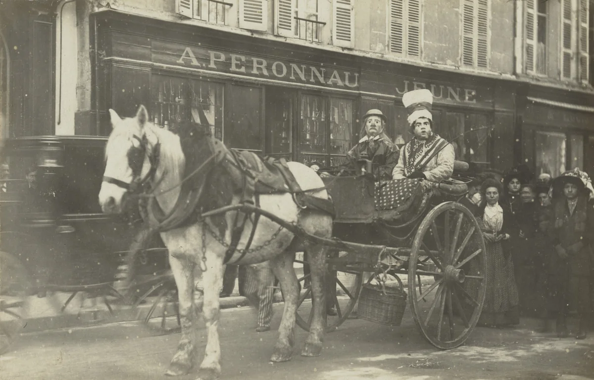 Attelage devant la quincaillerie, Cognac by Unidentified Photographer, photograph, 1910