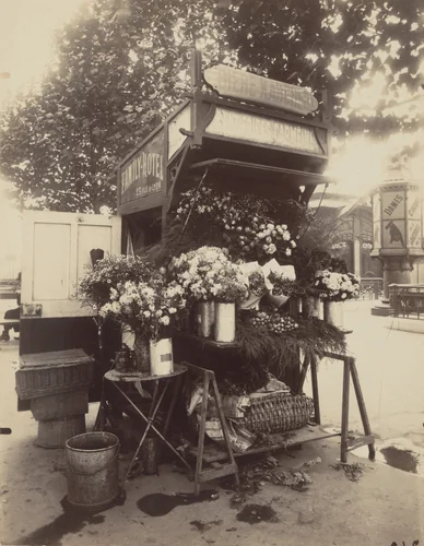 Boutique Fleurs by Eugène Atget, photograph, 1910