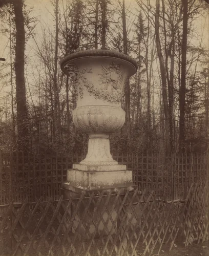 Versailles, vase by Eugène Atget, photograph, 1906
