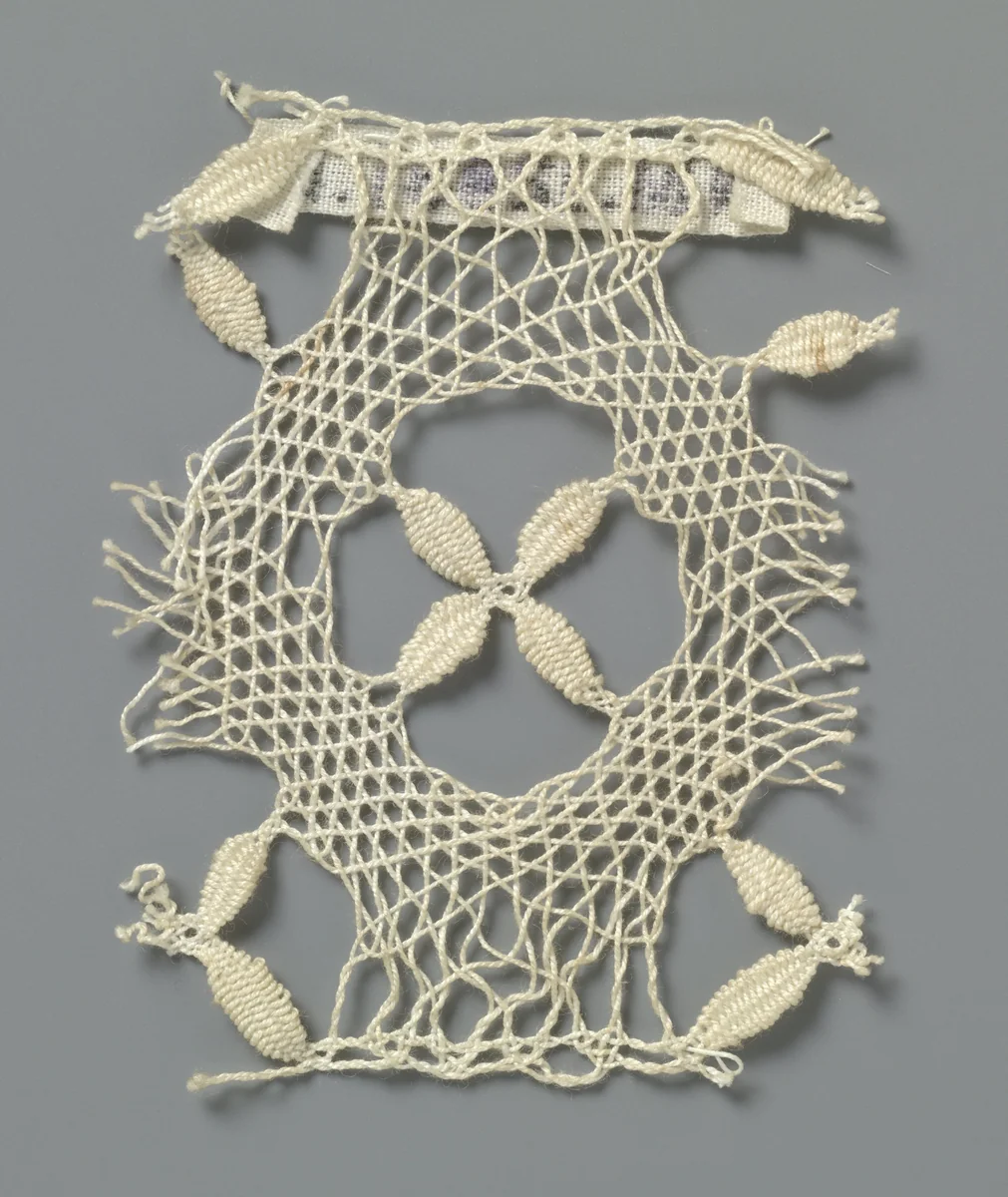 Strook kloskant met kruisje van vier blaadjes by anonymous, other, 1800-1899