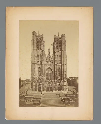 Voorgevel van de Sint-Michiel-en-Sint-Goedelekathedraal in Brussel, België by anonymous, photograph, 1851-1900