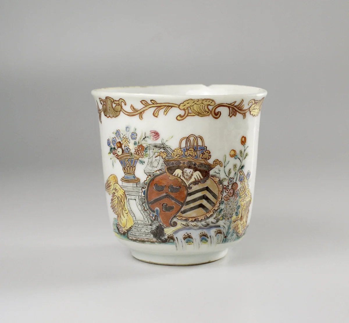 Cup with handle with the arms of the Van Isselmuden and Van Haersolte family by anonymous, other, 1746-1750