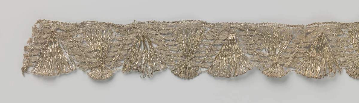 Strook zilverkant met zigzag-lijn en waaiers by anonymous, other, 1700-1799