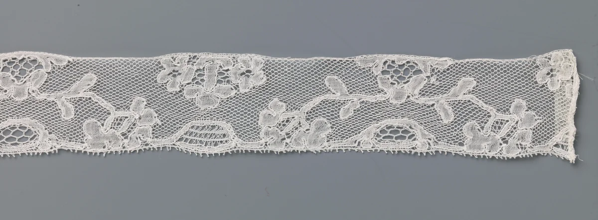 Strook kloskant met boogje van takken vanuit driehoekig cartouche by anonymous, other, 1750-1770