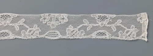 Strook kloskant met boogje van takken vanuit driehoekig cartouche by anonymous, other, 1750-1770