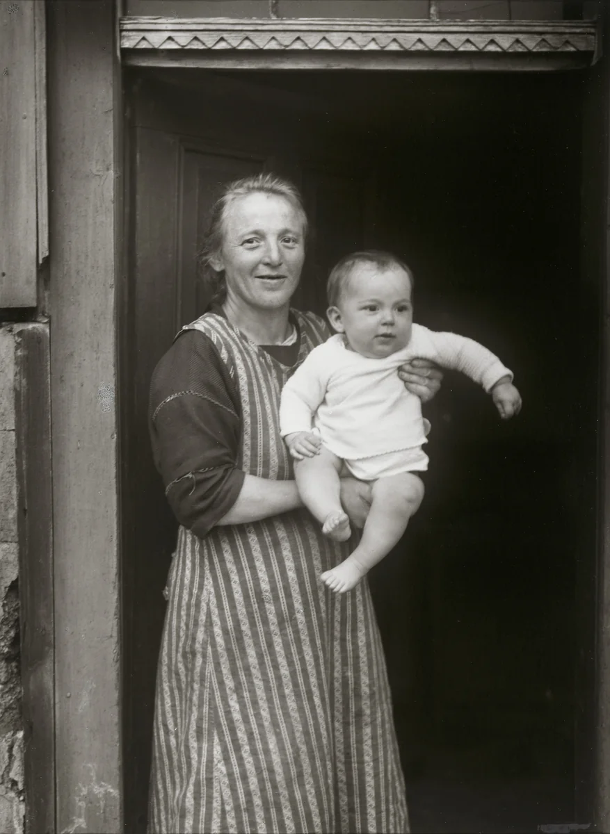 Working-class Mother by August Sander, photograph, 1927