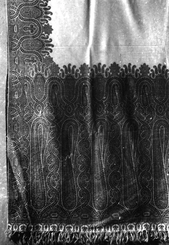 Shawl by Scotland Paisley, textile, 1830-1850