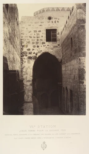 VIIe Station. Jésus tombe pour la seconde fois. Ancienne porte judiciaire, il s'y trouvait une colonne ou l'on exposait les condamnés; Elle éxiste encore cachée dans l'intérieur de la maison a gauche by Louis de Clercq, photograph, 1860