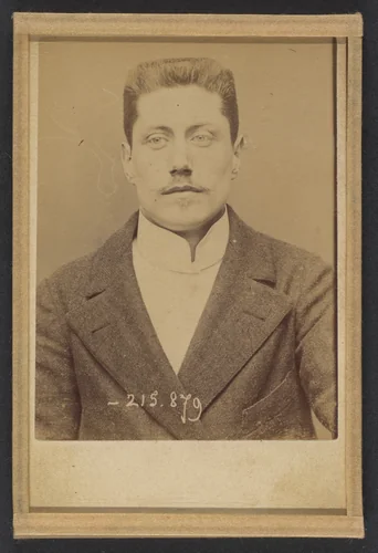 Ortiz. Léon. 25 ans, né à Paris. Commis d'architecte. Anarchiste. Voyage ordinairement en bicyclette. by Alphonse Bertillon, photograph, 1894