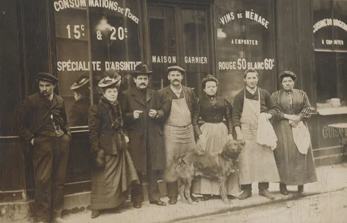 Maison Garnier, Spécialité d’absinthe, Vins de ménage à emporter,1, passage de la Ferme Saint-Lazare, Plaque Guilleminot, Paris, by Unidentified Photographer, photograph, 1905