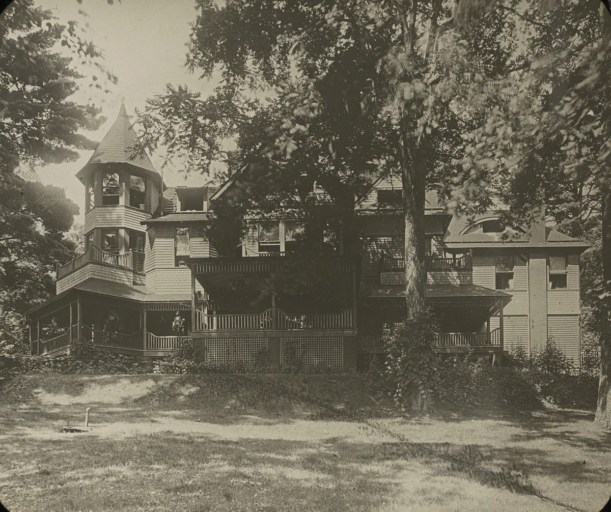 Oaklawn House, (East Side) by Alfred Stieglitz, other, 1895-1905