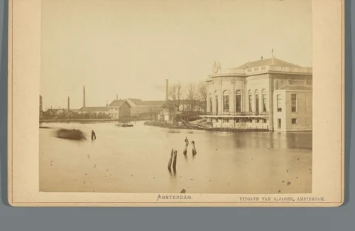 Gezicht op de Stadsschouwburg aan het Leidseplein in Amsterdam, gezien vanaf de Nassaukade by anonymous, photograph, 1860-1890