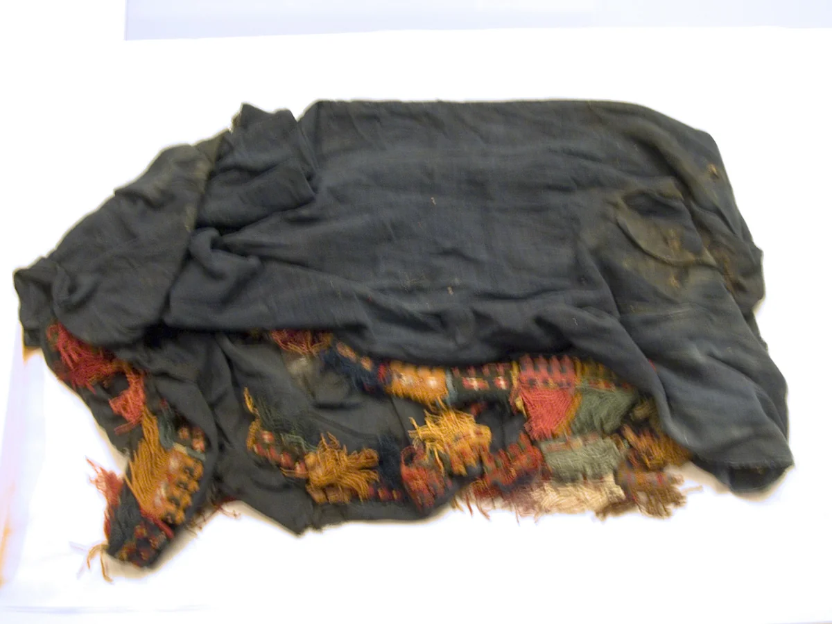 Mantle by Nazca Peru, textile, -100-200