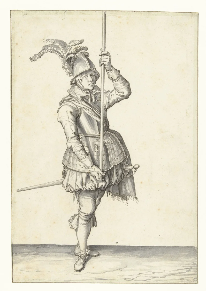 Soldaat die zijn spies met beide handen rechtop voor zich hoog boven de grond vasthoudt by Jacques de Gheyn, drawing, 1596-1606