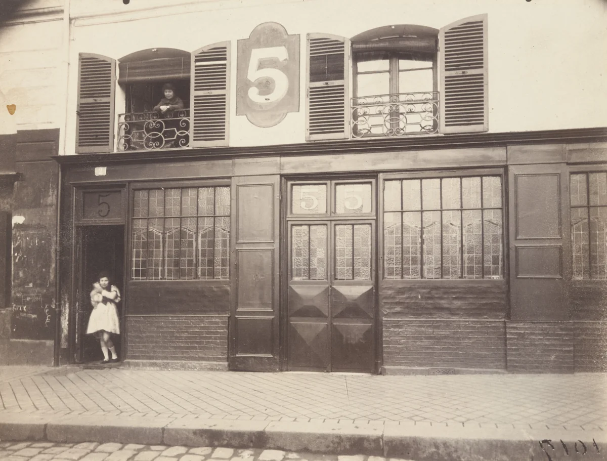 Maison à Versailles by Eugène Atget, photograph, 1921