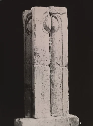 Untitled (Column of the Kiss) by Constantin Brâncuși, photograph, 1916
