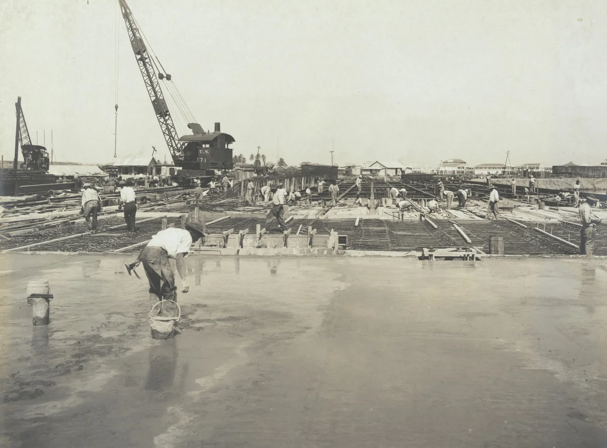 New docks P.R.R. Cristobal Terminals, Pier No. 7. Sequence of placing forms and reinforcement and finishing of floor slab by Unidentified Photographer, photograph, 1916