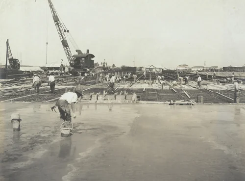 New docks P.R.R. Cristobal Terminals, Pier No. 7. Sequence of placing forms and reinforcement and finishing of floor slab by Unidentified Photographer, photograph, 1916