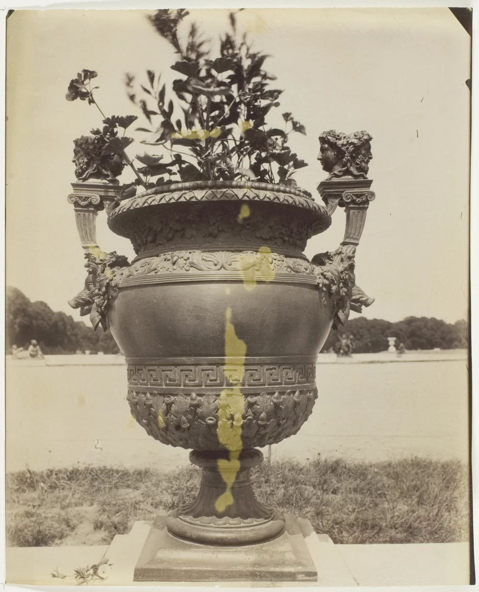Versailles, Vase par Ballin by Jean-Eugène-Auguste Atget, photograph, 1903