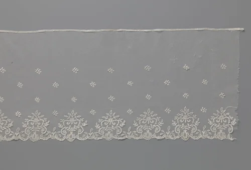 Strook applicatiekant met rozetbloemen in symmetrische bladertakken by anonymous, other, 1840-1850