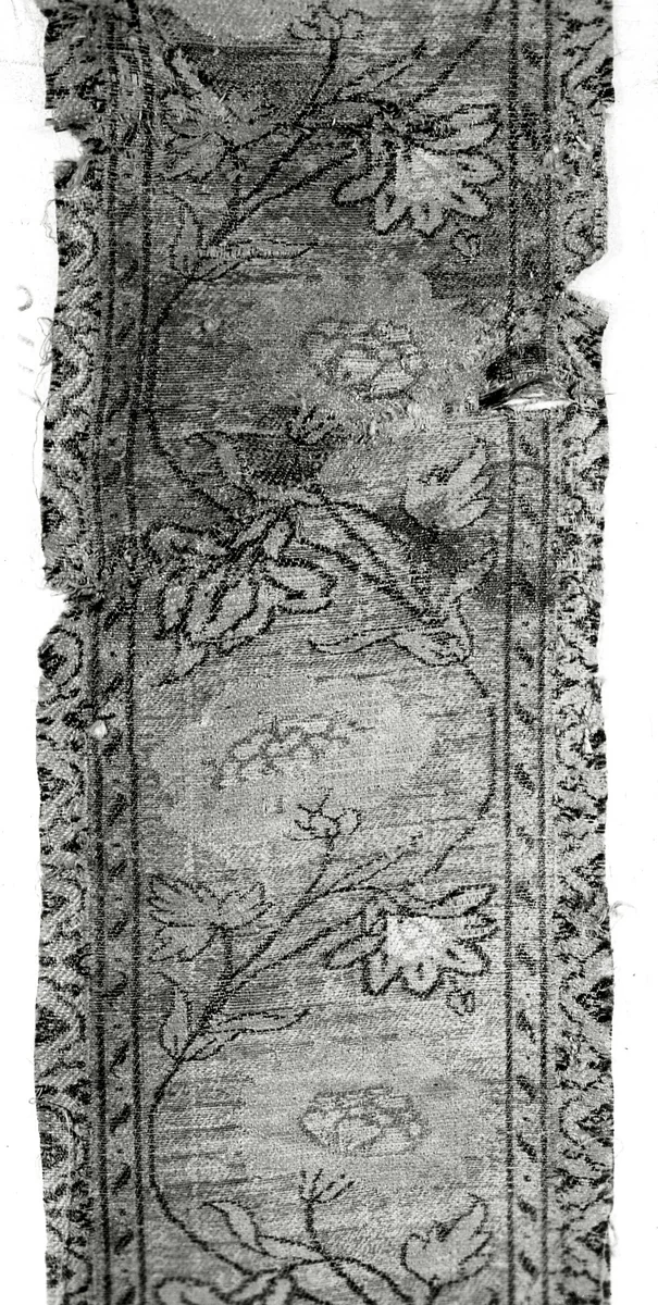 Fragment (Border) by Iran, textile, 1601-1700