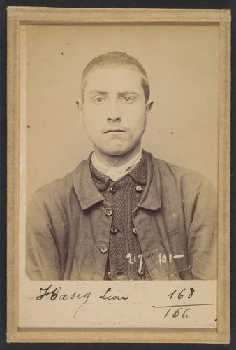 Haesig. Léon. 18 ans, né à St-Denis. Chaudronnier. Disposition du Préfet de Police. 14/4/94. by Alphonse Bertillon, photograph, 1894
