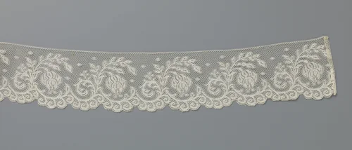 Strook machinale kant met fuchsiabloem in c-vormige tak by anonymous, other, 1875-1899