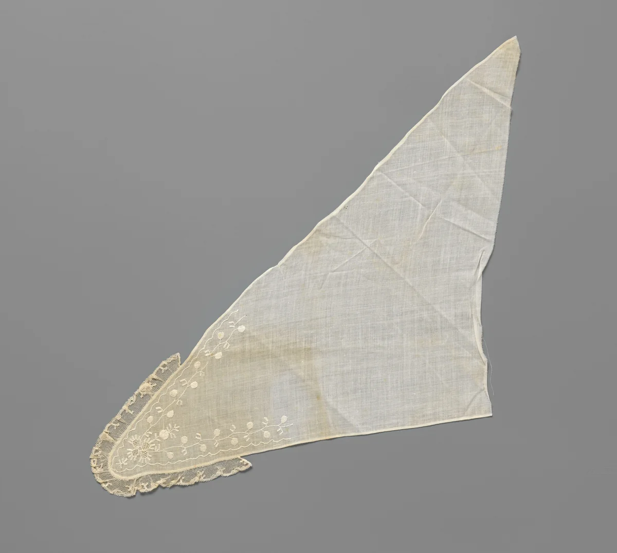 Fichu (deel) van geborduurde batist met kloskant by anonymous, other, 1850