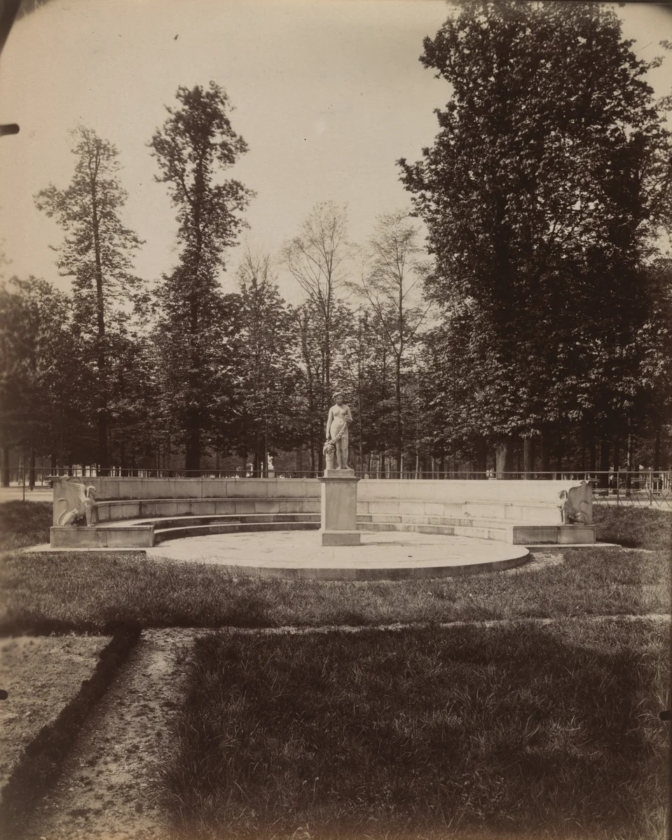Tuileries - Jardin de / Robespierre by Eugène Atget, photograph, 1911