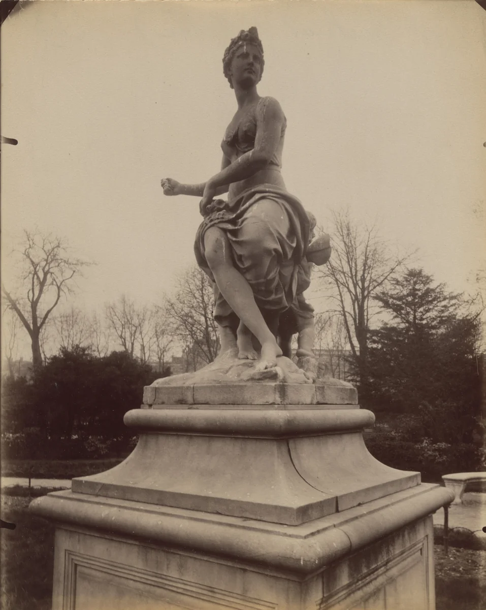 Tuileries (statue) by Eugène Atget, photograph, 1911