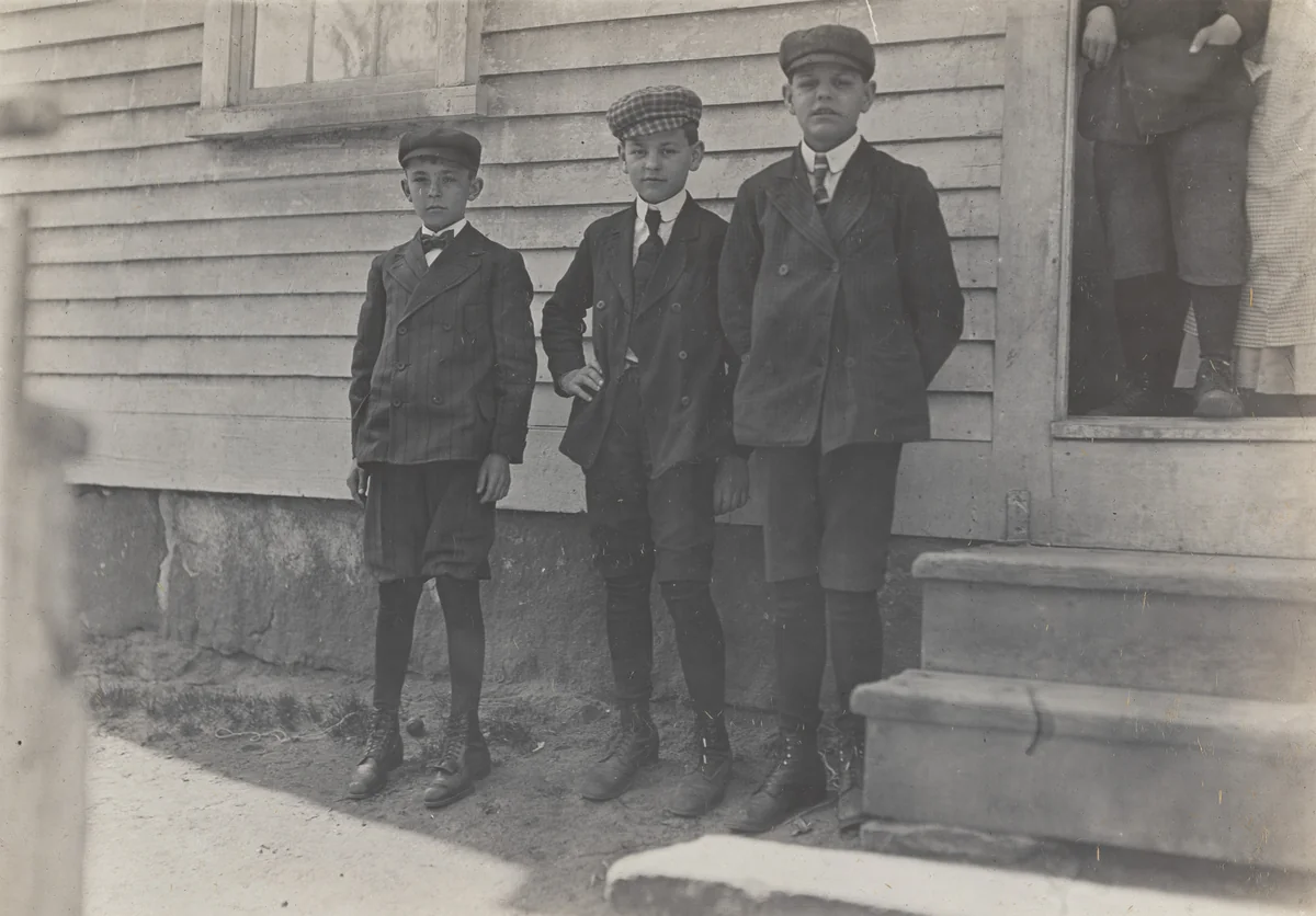 Phoenix Mill, Phoenix, Rhode Island by Lewis Wickes Hine, photograph, 1909
