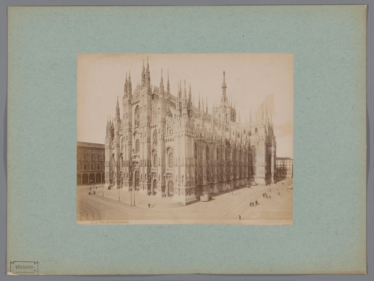 Gezicht op de kathedraal van Milaan, Italië by anonymous, photograph, 1856-1881