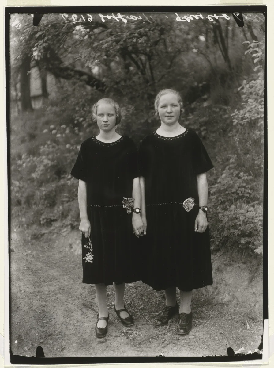 Sisters by August Sander, photograph, 1927