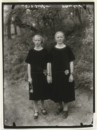 Sisters by August Sander, photograph, 1927