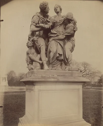 Tuileries - groupe by Eugène Atget, photograph, 1911