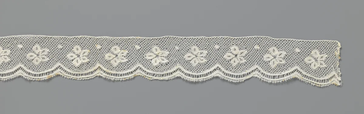 Strook kloskant met rozetbloem en stip by anonymous, other, 1880-1910