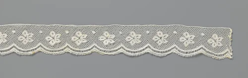 Strook kloskant met rozetbloem en stip by anonymous, other, 1880-1910