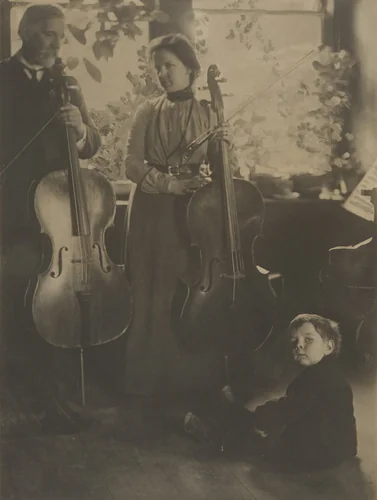 Harmony (Family) by Gertrude Käsebier, photograph, 1901