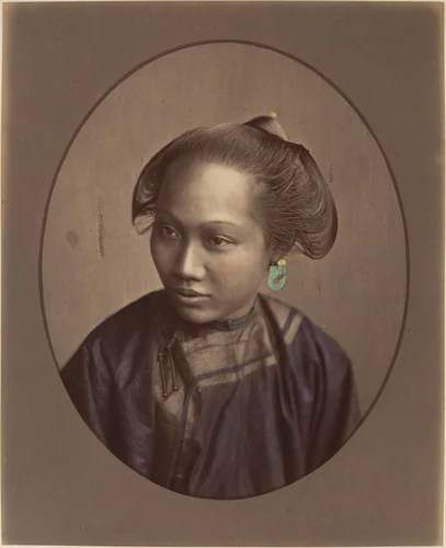 [Woman from Canton] by Raimund von Stillfried, photograph, 1870-1879