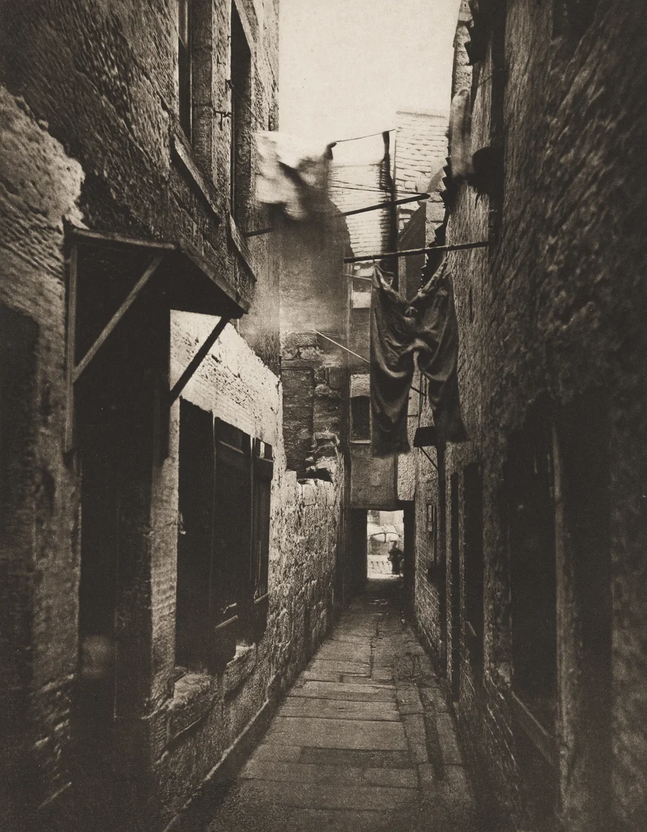 Close No. 101 High Street by Thomas Annan, photograph, 1868