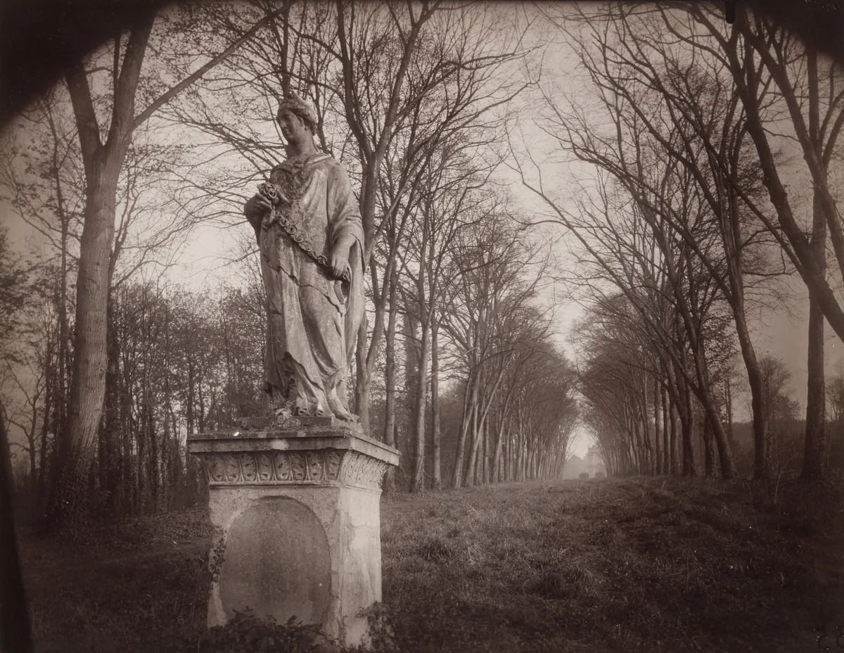 Parc de Sceaux, avril, 7 h. matin by Eugène Atget, photograph, 1925