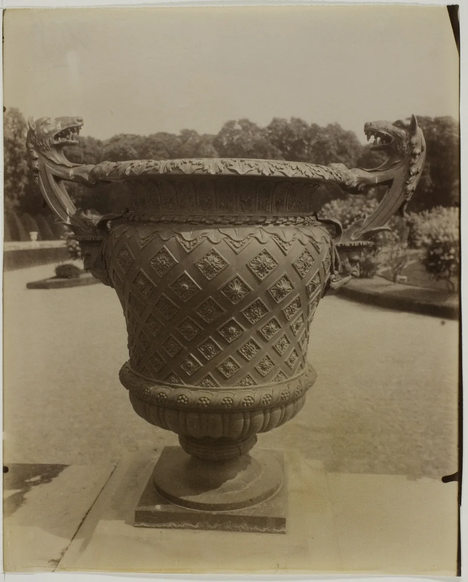 Versailles, Vase par Ballin by Jean-Eugène-Auguste Atget, photograph, 1905