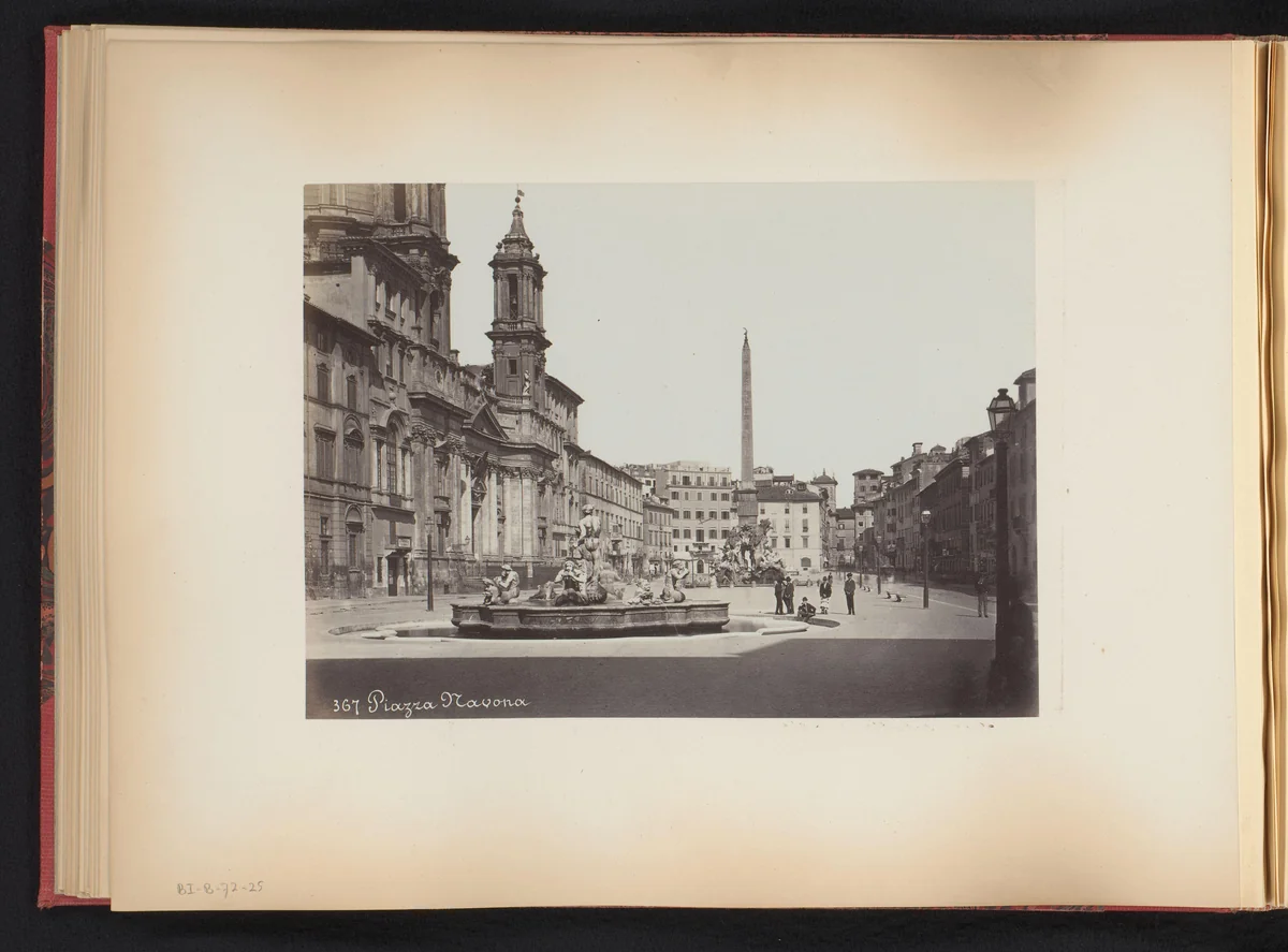 Gezicht op het Piazza Navona met fontein te Rome, Italië by anonymous, book, 1870-1890