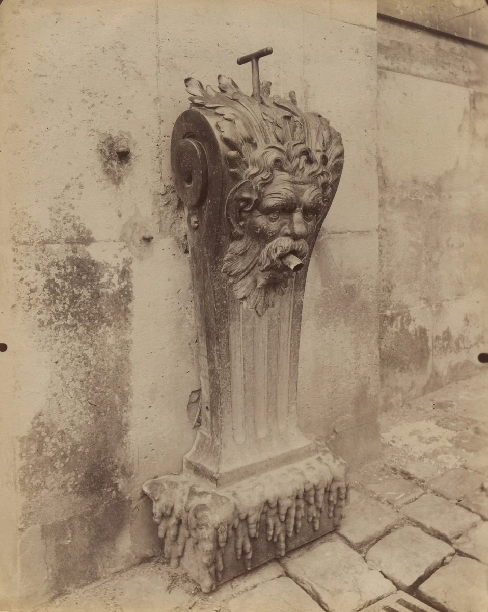 Versailles -- Petite fontaine. Dans la cour de marbre by Eugène Atget, photograph, 1903